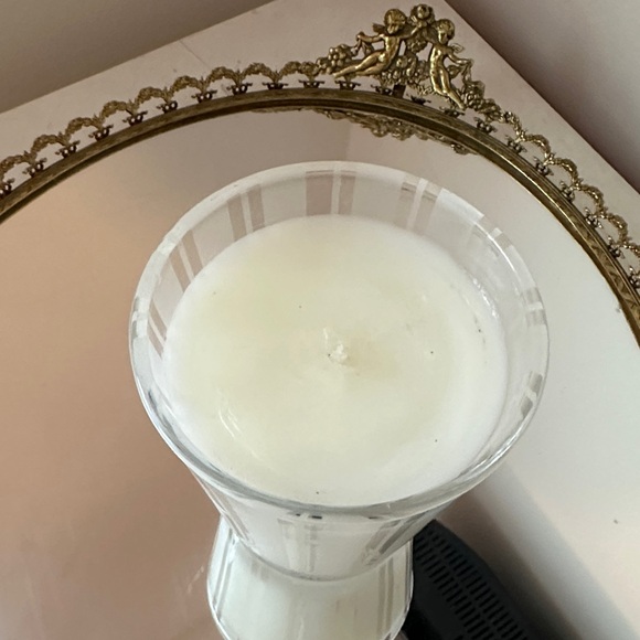 The NEST - Amalfi Lemon & Mint Scented Candle - Picture 2 of 4